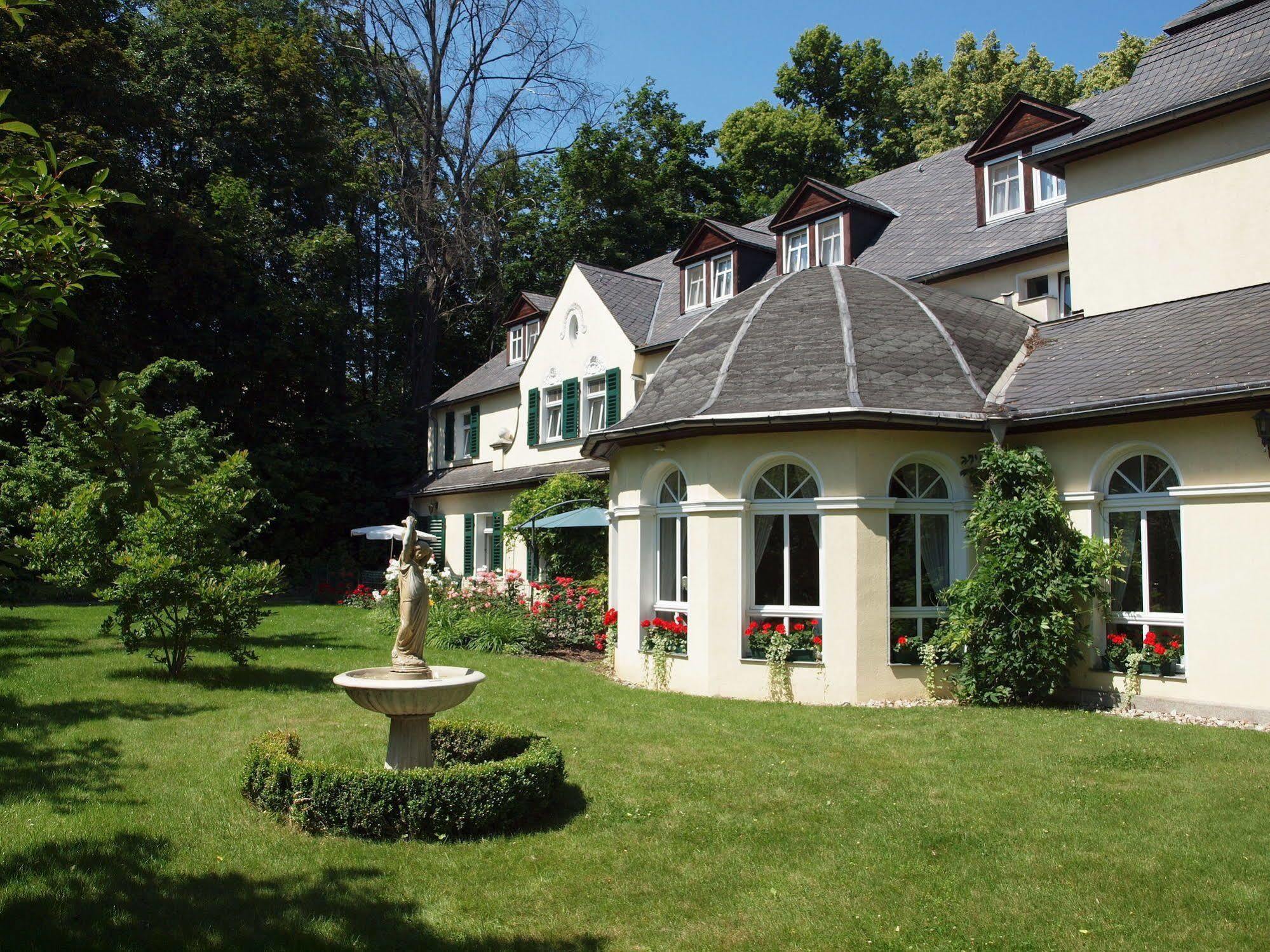 Hotel & Restaurant Bellevue Schmoelln 외부 사진